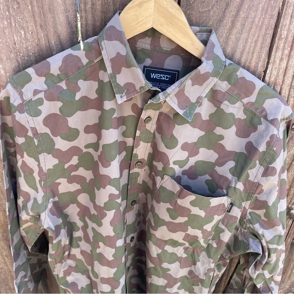 Wesc Button Up Camo Camouflage “Dave” Mens Shirt Slim Fit Size Medium
